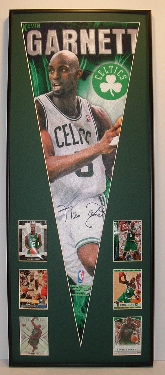 NBA Boston Celtics Kevin Garnett Pennant & Cards...custom Framed Kevin Garnett サイン入り NBAカード