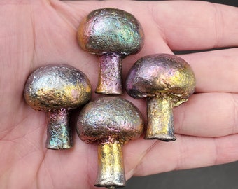 Una escultura de cristal de cristal de Rainbow Bismuth