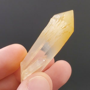 Mango Quartz Point met Baby Rider Crystal uit Colombia, Halloysite Inclusief Quartz, 56mm lang
