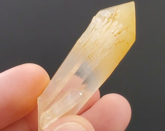 Punta de Cuarzo Mango Colombiano con Cristal Jinete, Cuarzo Halloysita (56 mm)