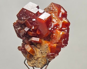 Clúster de cristal de vanadinita con tolva bicolor de Marruecos, 13 gramos