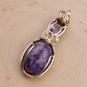 Pendentif Charoite. Pendentif Amethyst. Collier de charoite. Collier Amethyst. Collier Sterling Silver Wirewrap. Pendantde d&#39;enveloppe de fil 49mm