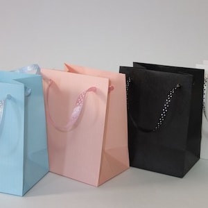 Extra petits sacs cadeaux 4 couleurs avec poignées en ruban à pois Pk. de 10 sacs faits à la main image 1