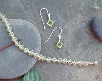 Verdant Peridot and Sparkling Labradorite Bracelet and Earrings / Sterling Silver Magnetic Clasp and Earwires / Vintage Style / Art Deco