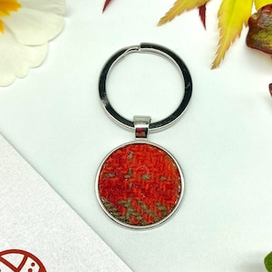 Porte-clés circulaire Harris Tweed® à carreaux orange, verts et rouges | Porte-clés en tweed écossais | Cadeau écossais porte-clés écossais | Cadeaux tartan
