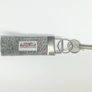 Scottish Harris Tweed® fob clé dans le chèque gris ( Tweed New Home keychain ( fr) Porte-dents de pendaison de maison de Tweed