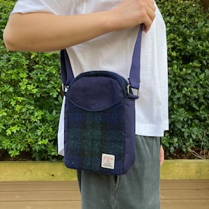 Sac à bandoulière unisexe en toile et tweed Harris avec fermeture éclair en tartan Blackwatch | Sac homme en tweed | Sac boîte à carreaux écossais avec fermeture éclair sur le dessus du corps