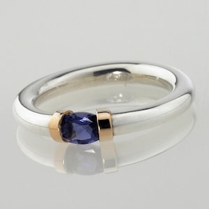 Bague tendue en argent et or Iolite
