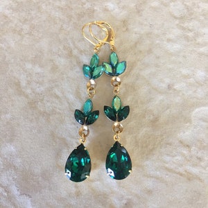 Emerald green crystal earrings, crystal leaf earrings, chandelier, pear, wedding jewelry, long earrings, forest, bridesmaid gift