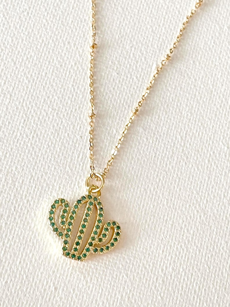 Dainty Saguaro cactus necklace, green crystal pendant necklace, bridesmaid gift, minimalist pendant necklace, minimalist style, southwestern bild 2
