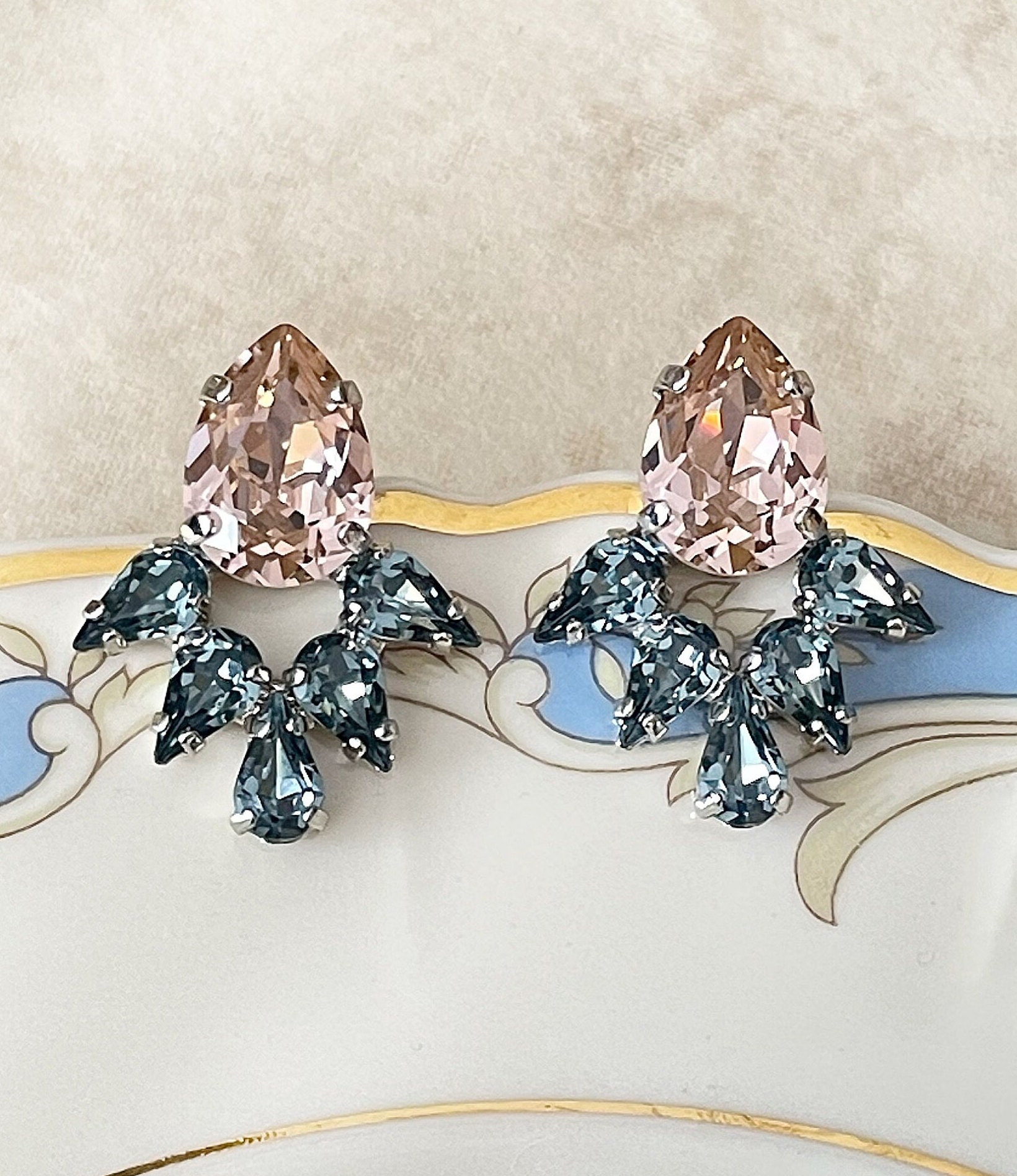 Boucles d'oreilles dormeuses acier inoxydable, Chat bleu et rose, morganite  bleue et quartz rose, idée cadeau femme