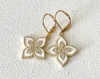 White clover dainty earrings, bridesmaid gift, minimalist style, white and crystal quatrefoil earrings