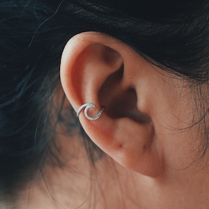 Orecchino a polsino in argento sterling Wave senza piercing Conch Cuff Ocean Wave Beach Lover Surfer Jewelry