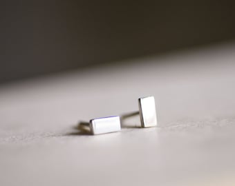 Pendientes minimalistas de plata de ley con barra