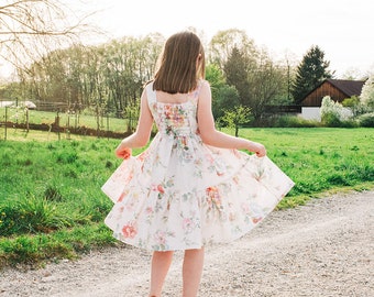 Modello di cucito per abito a balze a strati Ivy Girls: maniche a sbuffo (download PDF)