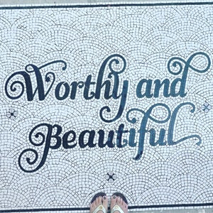 Mozaïekingang &quot;Worthy and Beautiful&quot; aangepaste mozaïekletters in mozaïek vintage lettertype, mozaïek op maat geschreven, aangepaste mozaïekvloerinstallatie