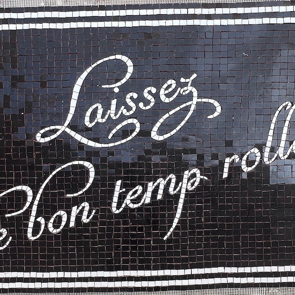 Mosaic Entrance "Laissez le bon temp roller" lettering in mosaic vintage font , mosaic custom writing, Custom mosaic floor install