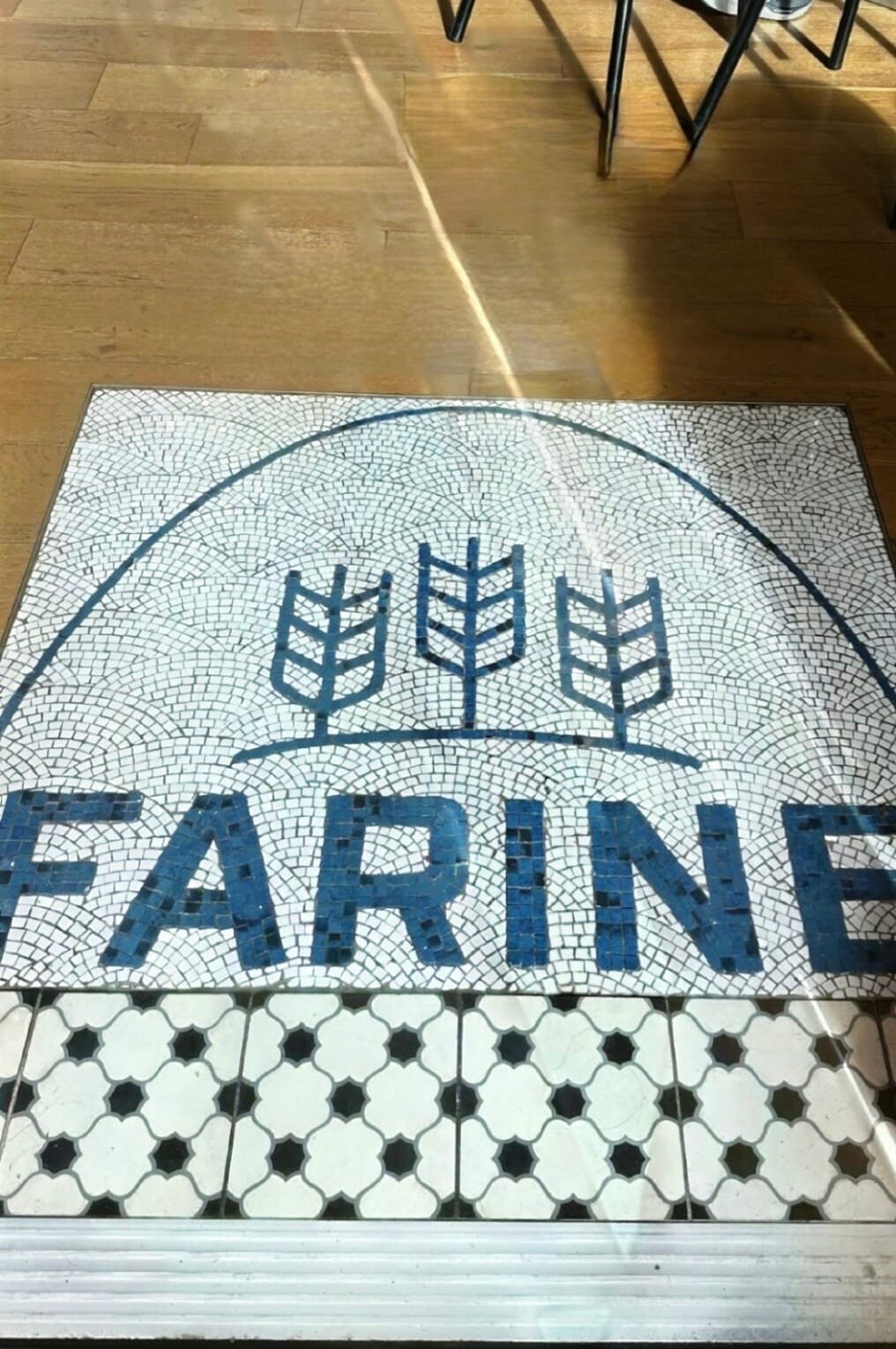 Made to Order Mosaik Restaurant Logo, Mosaikboden installieren, "Farine" in Hand geschnitten Mosaikfliesenlogo, Custom Design Mosaik