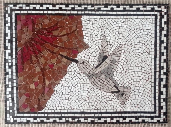 ハミングバードモザイク、白黒タイルの鳥モザイク、銅タイルの花