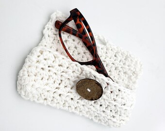 Handmade Crochet Glasses Case with button closure in White