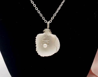 Wire-wrapped Seashell necklace with pearl bead