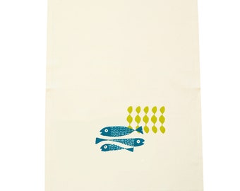 Paño de cocina, algodón orgánico y bambú, pescado sobre mostaza. Serigrafiado a mano.