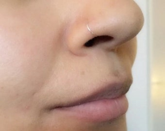 Sehr dünner Nasenring, kleiner Nasenreifen, Piercing, 24g Nasenring, Hoop silber Körperschmuck, Nasenschmuck, Schneller Versand Eco Verpackung