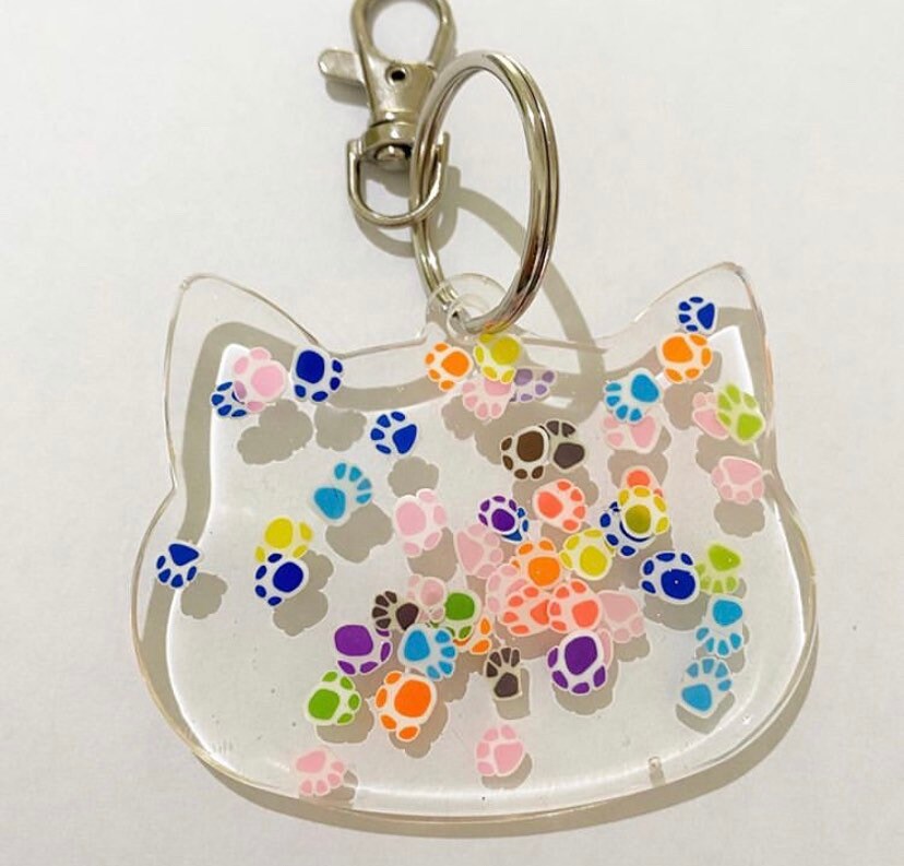 Epoxy resin cat keychain With paw prints