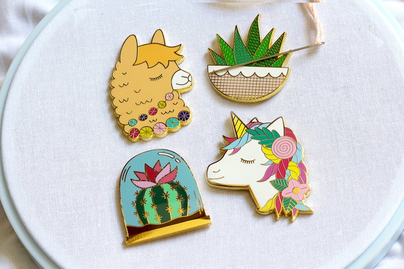 Enamel Needleminder *Magnetic* Llama