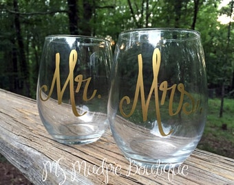 Mr. and Mrs. Wine Glass Set, Stemless Wine, Wedding Gift, Toasting Glasses, Gift for Bride and Groom, His and Hers Glasses, Wedding Glasses