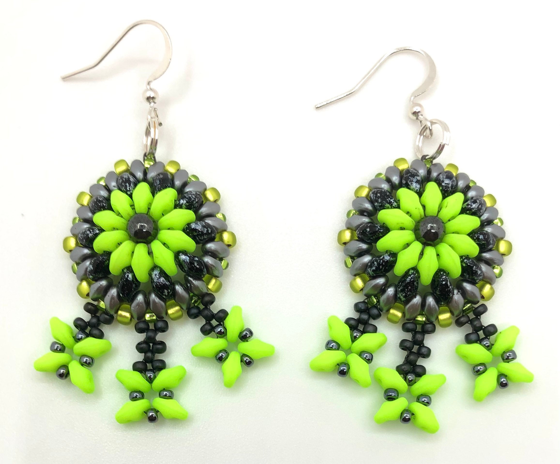 Neon colors give all the vibes! SuperDuo seed beads made with WildFire  Beading Thread. #neon #neonparty #neonvibes #handmadejewelry…