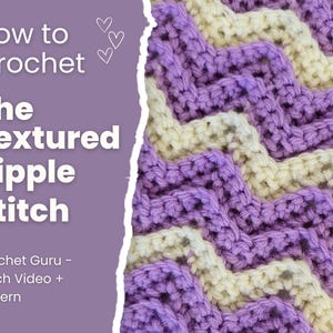 Peut inclure: Gros plan sur un motif de point de vague texturé au crochet, en violet et crème. L'image comprend le texte "How to Crochet The Textured Ripple Stitch" et "Crochet Guru - Stitch Video + Pattern".