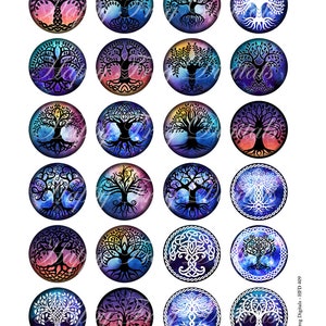 K&ouml;nnte beinhalten: Vierundzwanzig runde Harz-Cabochons mit einem Durchmesser von 1,5 Zoll, die ein Lebensbaum-Design mit einem Galaxie-Hintergrund zeigen. Die B&auml;ume sind in Schwarzwei&szlig; mit einer Vielzahl von bunten Galaxie-Hintergr&uuml;nden.