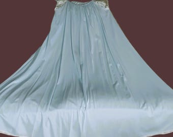 Vintage Lucie Ann Baby Doll Nightgown in Blue Eyelash Lace Bust to 40" Petite