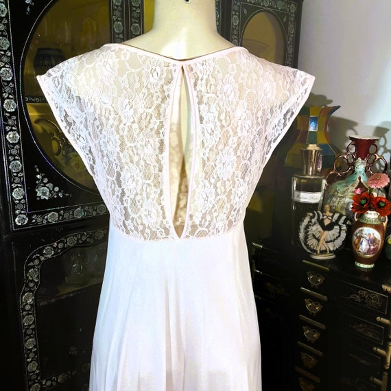 Vintage 1960s Simple and Classic Nightgown in Bab… - image 9