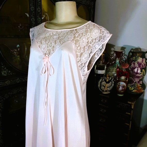 Vintage 1960s Simple and Classic Nightgown in Bab… - image 8