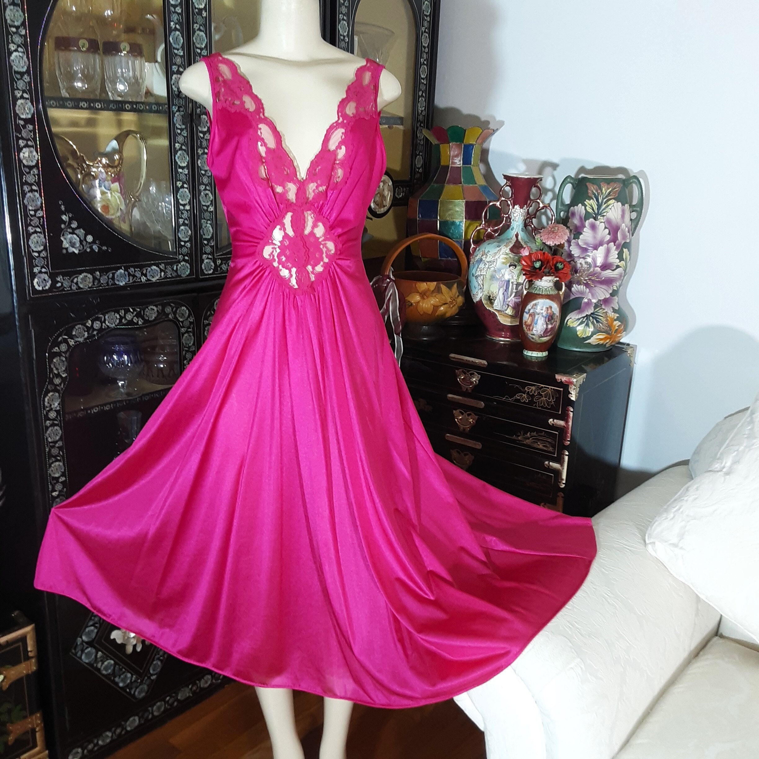 Vintage 70s Red Olga Bodysilk Nightgown & Robe Set M – Bombshell Bettys  Vintage