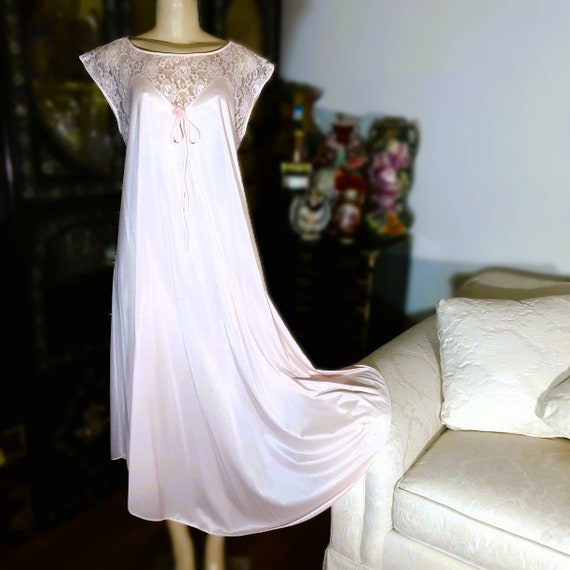 Vintage 1960s Simple and Classic Nightgown in Bab… - image 5