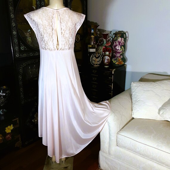 Vintage 1960s Simple and Classic Nightgown in Bab… - image 6