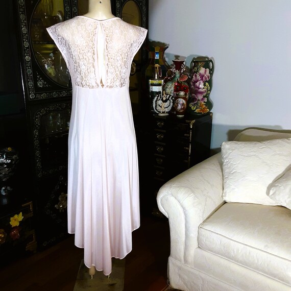 Vintage 1960s Simple and Classic Nightgown in Bab… - image 7