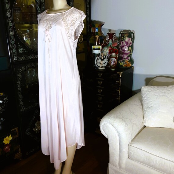 Vintage 1960s Simple and Classic Nightgown in Bab… - image 4