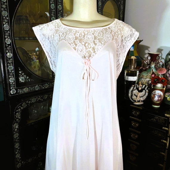 Vintage 1960s Simple and Classic Nightgown in Bab… - image 3