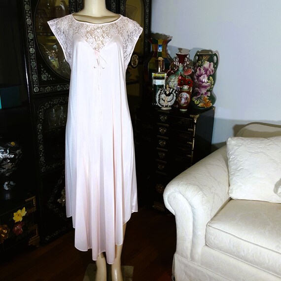 Vintage 1960s Simple and Classic Nightgown in Bab… - image 2