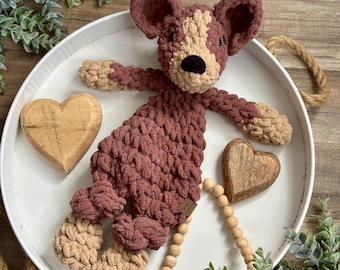 Crochet Puppy Snuggler: moderno peluche per neonati, giocattolo per cani fatto a mano