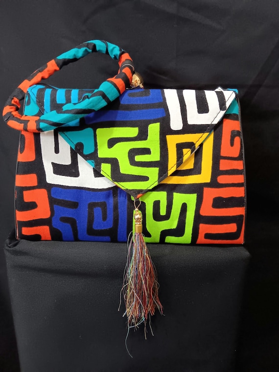 Africa Inspired Purse. Beautiful African Fabric. Snap front, Hand Handle and detachable Body belt strap. 20% OFF and FREE Shipping.