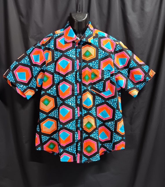 Africa inspired men's short sleeve shirt, chest pocket, button down front shirt. Sizes -  2XL and 3XL. 20 - 30%  off, Free Shipping.
