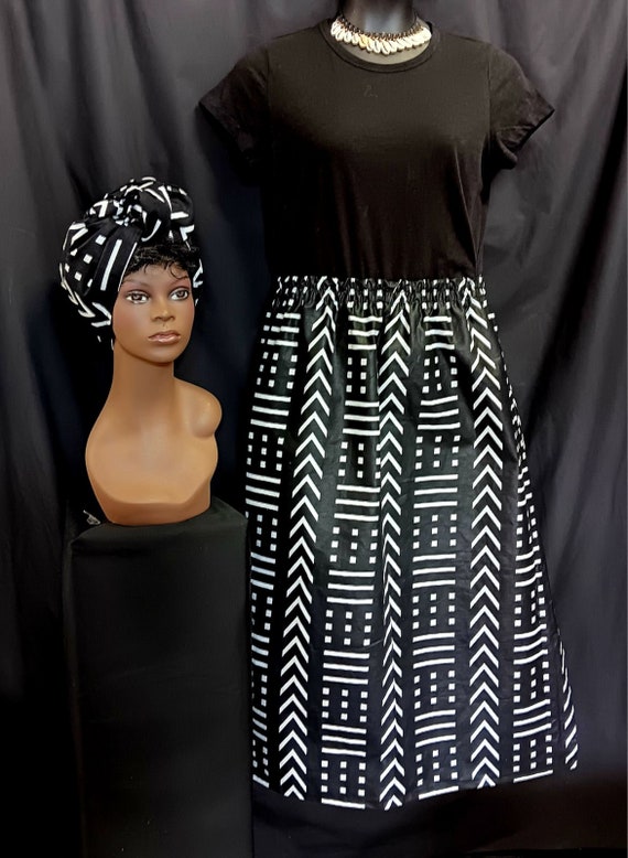 African Print Straight Skirt with headwrap and pockets. Beautiful Black and white print. Below knee length.  100% Cotton. Free Shipping