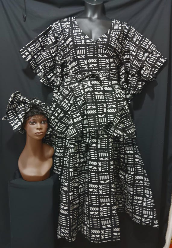 Africa print 3pc set, Elastic waist top with double ruffles bottom below knee length skirt with pockets and matching head wrap. Style KVZ 33