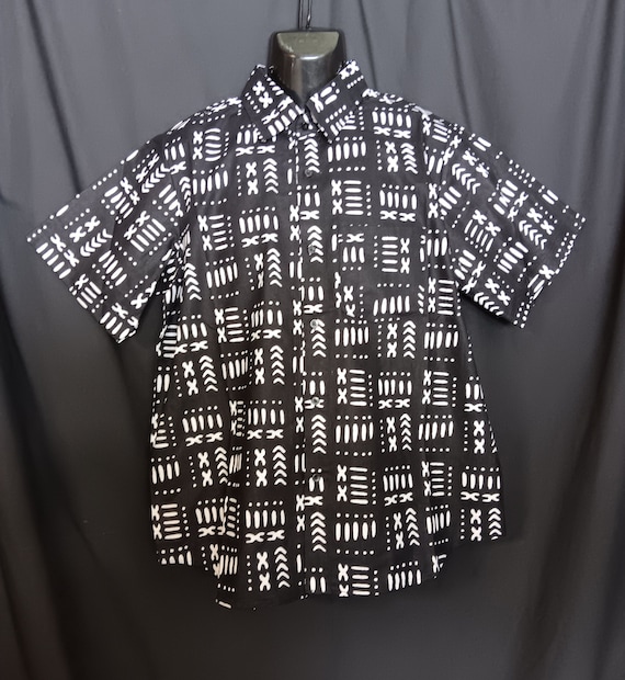 Africa inspired men's short sleeve shirt, button front with chest pocket. Beautiful Black and white. Large - 3XL. Free Shipping, 20-30% off