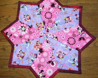 Mickey and Minnie Mouse Valentine table topper